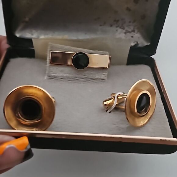 Vintage Men's 1960s Gold Plated Cufflinks & Tie Pin Black - Picture 10 of 16